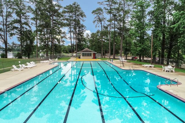 1728 E Lake Drive, Huntsville, TX 77340