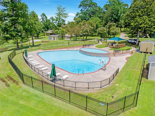 1728 E Lake Drive, Huntsville, TX 77340
