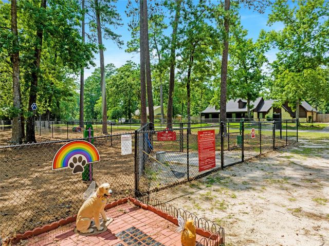 1728 E Lake Drive, Huntsville, TX 77340
