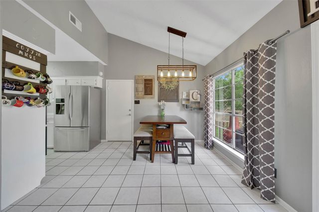 1728 E Lake Drive, Huntsville, TX 77340