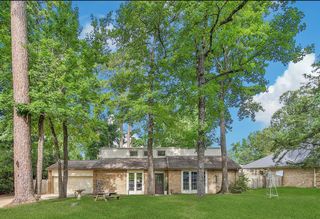 1728 E Lake Drive, Huntsville, TX 77340