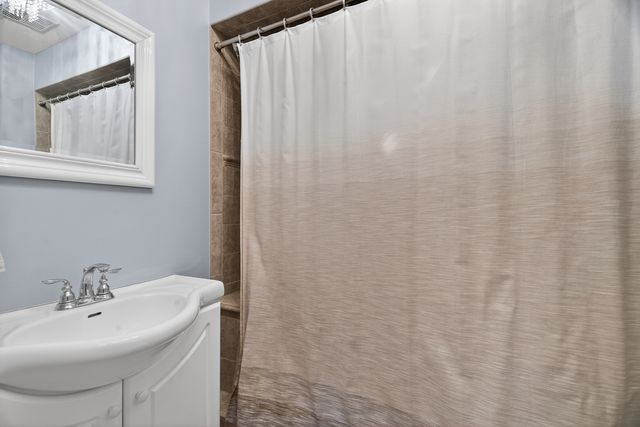 6755 180th Street 6, Tinley Park, IL 60477