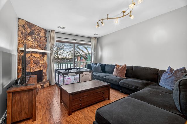 6755 180th Street 6, Tinley Park, IL 60477