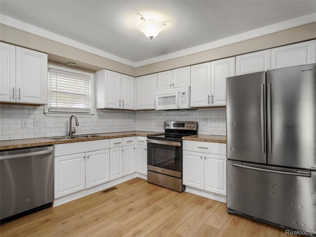 2330 Wiltshire Road, Berkley, MI 48072