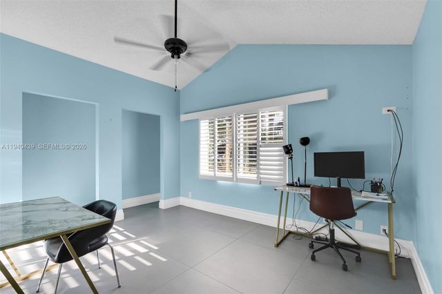 1092 NW 162nd Avenue, Pembroke Pines, FL 33028
