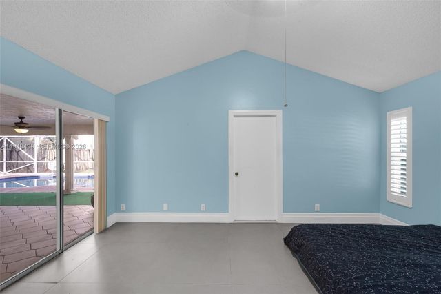 1092 NW 162nd Avenue, Pembroke Pines, FL 33028