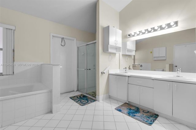 1092 NW 162nd Avenue, Pembroke Pines, FL 33028