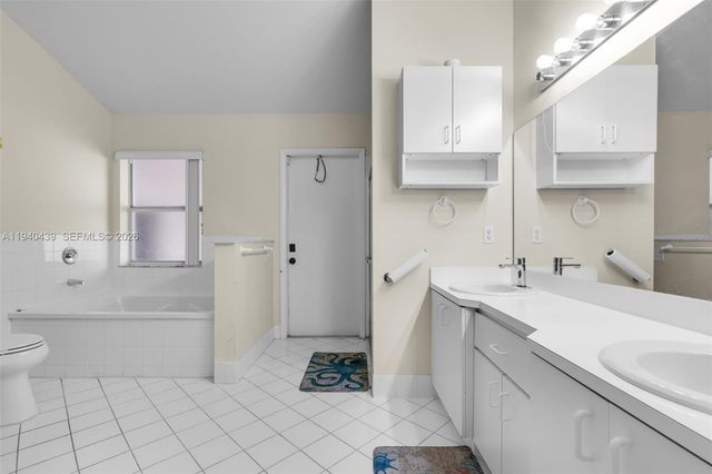1092 NW 162nd Avenue, Pembroke Pines, FL 33028