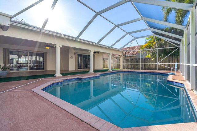 1092 NW 162nd Avenue, Pembroke Pines, FL 33028