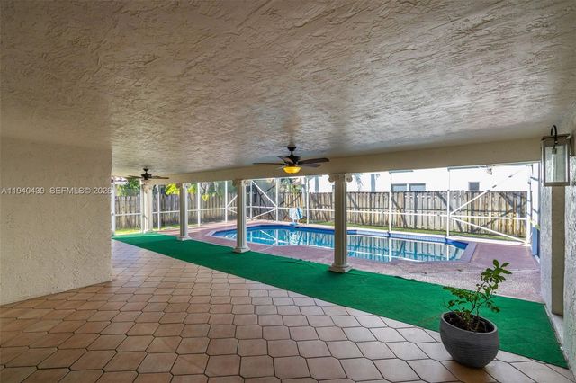 1092 NW 162nd Avenue, Pembroke Pines, FL 33028