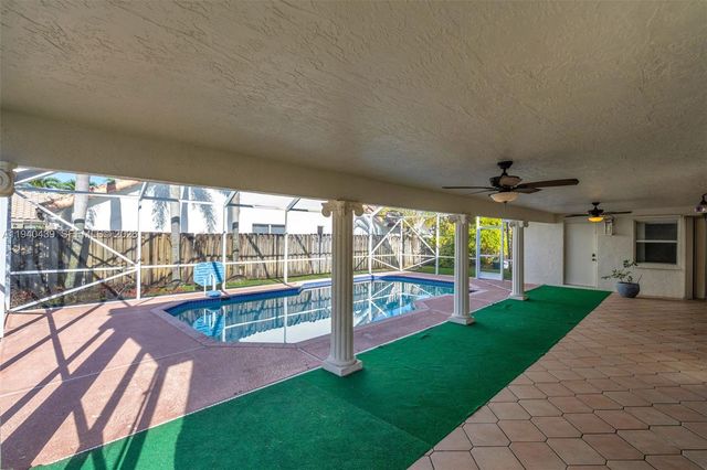 1092 NW 162nd Avenue, Pembroke Pines, FL 33028