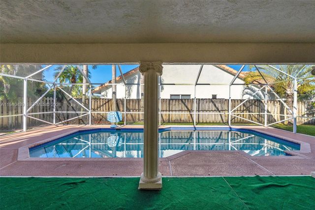 1092 NW 162nd Avenue, Pembroke Pines, FL 33028