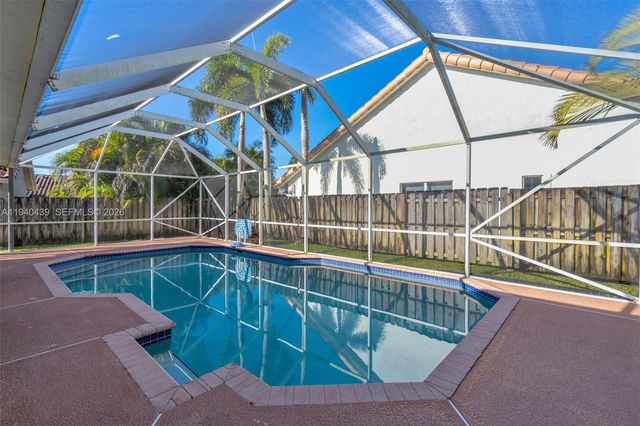 1092 NW 162nd Avenue, Pembroke Pines, FL 33028