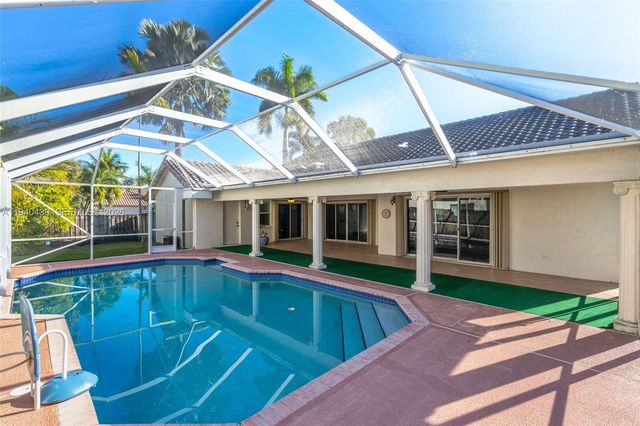 1092 NW 162nd Avenue, Pembroke Pines, FL 33028