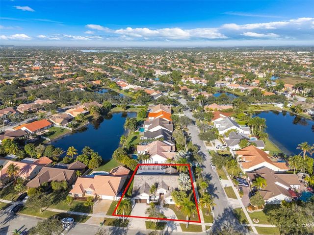 1092 NW 162nd Avenue, Pembroke Pines, FL 33028