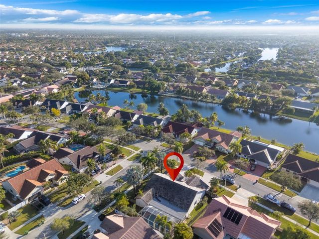 1092 NW 162nd Avenue, Pembroke Pines, FL 33028