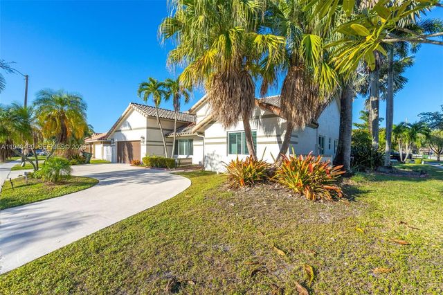 1092 NW 162nd Avenue, Pembroke Pines, FL 33028