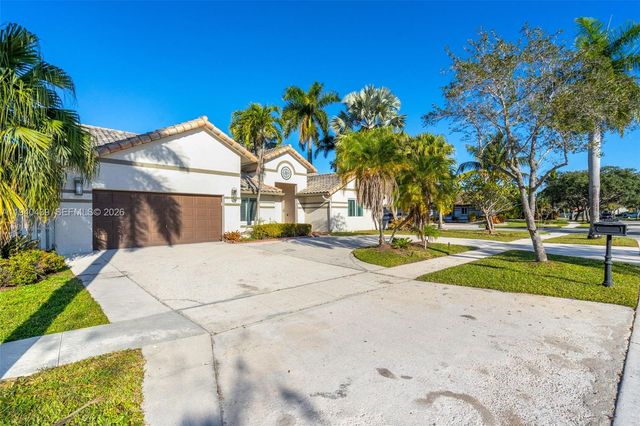 1092 NW 162nd Avenue, Pembroke Pines, FL 33028