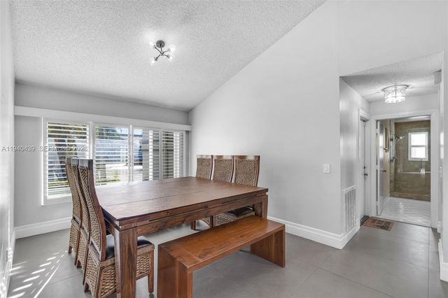 1092 NW 162nd Avenue, Pembroke Pines, FL 33028