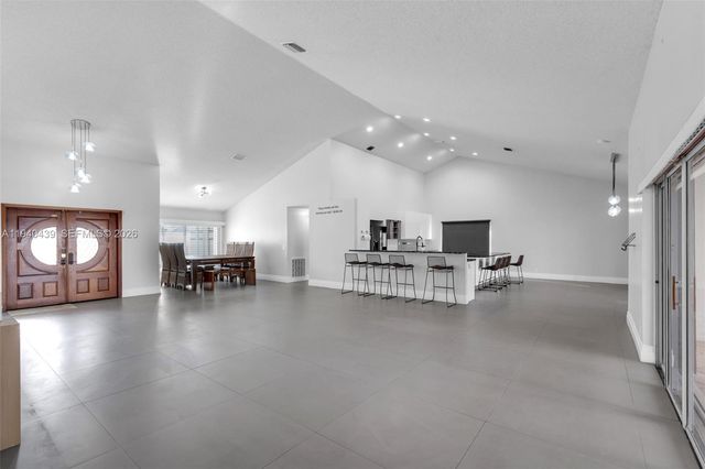1092 NW 162nd Avenue, Pembroke Pines, FL 33028