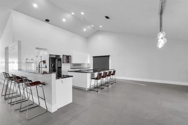 1092 NW 162nd Avenue, Pembroke Pines, FL 33028