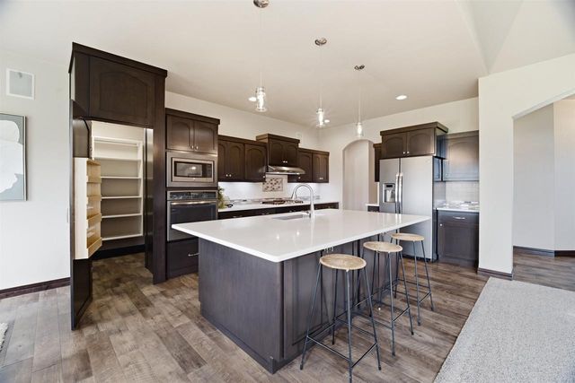 W5975 AUTUMN HILLS PARKWAY, Appleton, WI 54913