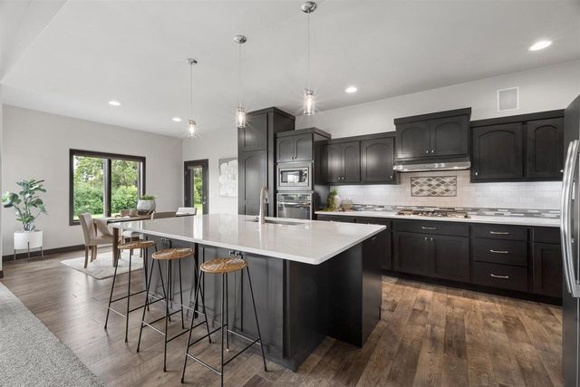 W5975 AUTUMN HILLS PARKWAY, Appleton, WI 54913