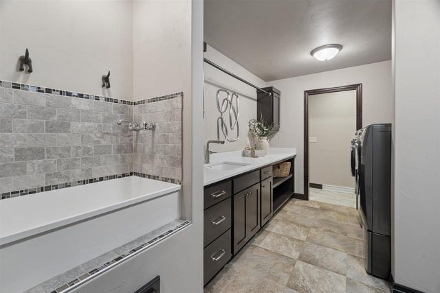 W5975 AUTUMN HILLS PARKWAY, Appleton, WI 54913