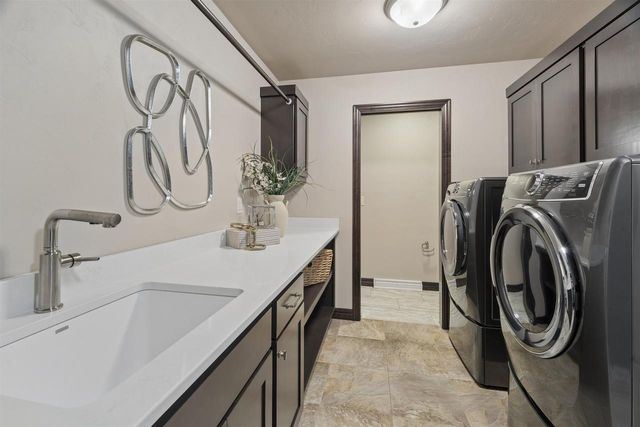 W5975 AUTUMN HILLS PARKWAY, Appleton, WI 54913