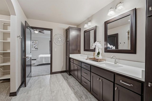 W5975 AUTUMN HILLS PARKWAY, Appleton, WI 54913