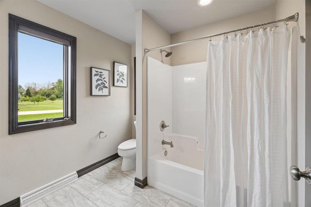 W5975 AUTUMN HILLS PARKWAY, Appleton, WI 54913