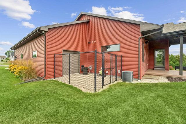 W5975 AUTUMN HILLS PARKWAY, Appleton, WI 54913