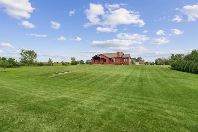 W5975 AUTUMN HILLS PARKWAY, Appleton, WI 54913