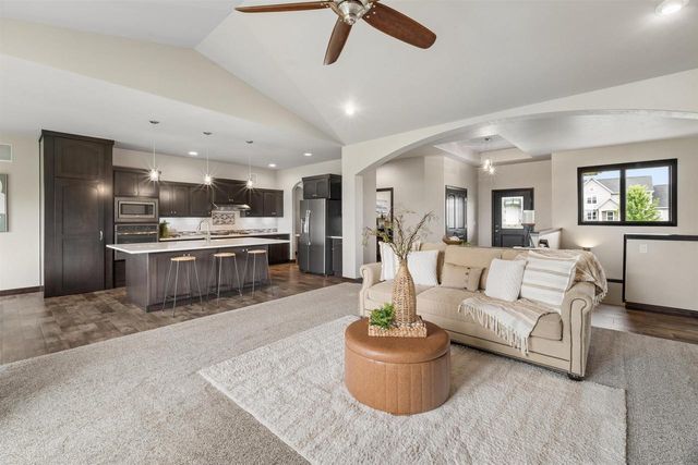 W5975 AUTUMN HILLS PARKWAY, Appleton, WI 54913