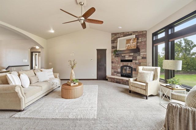 W5975 AUTUMN HILLS PARKWAY, Appleton, WI 54913