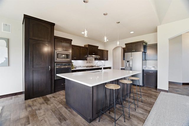 W5975 AUTUMN HILLS PARKWAY, Appleton, WI 54913