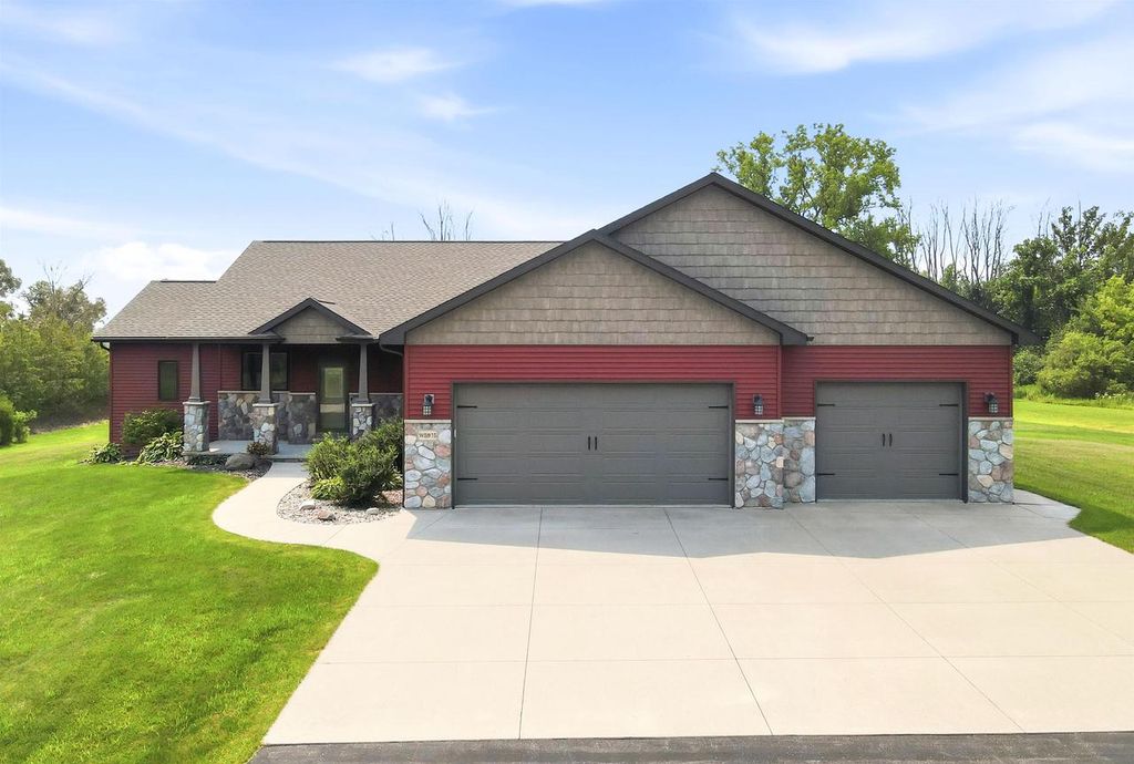 W5975 AUTUMN HILLS PARKWAY, Appleton, WI 54913