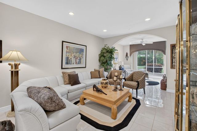 10632 Royal Caribbean Circle, Boynton Beach, FL 33437