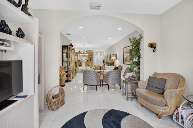 10632 Royal Caribbean Circle, Boynton Beach, FL 33437