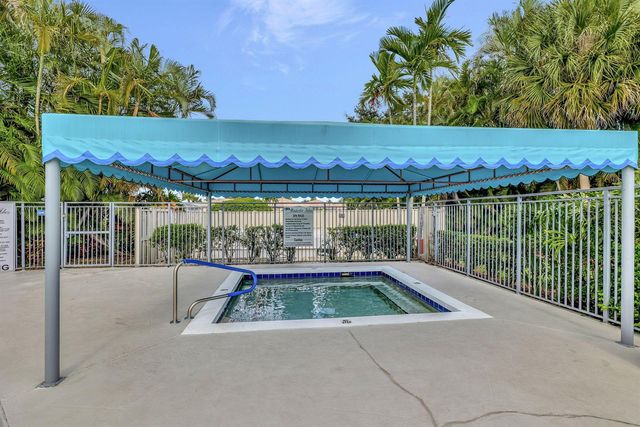 10632 Royal Caribbean Circle, Boynton Beach, FL 33437