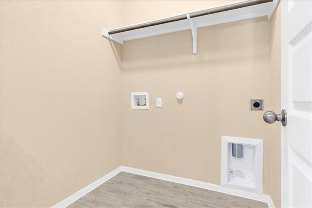 100 Four Star DR, Elgin, TX 78621