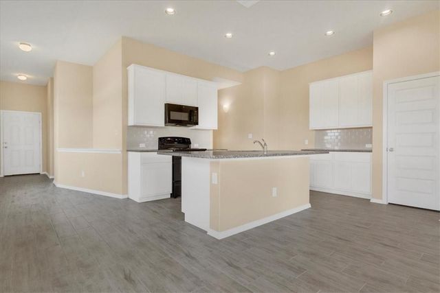 100 Four Star DR, Elgin, TX 78621