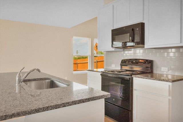100 Four Star DR, Elgin, TX 78621