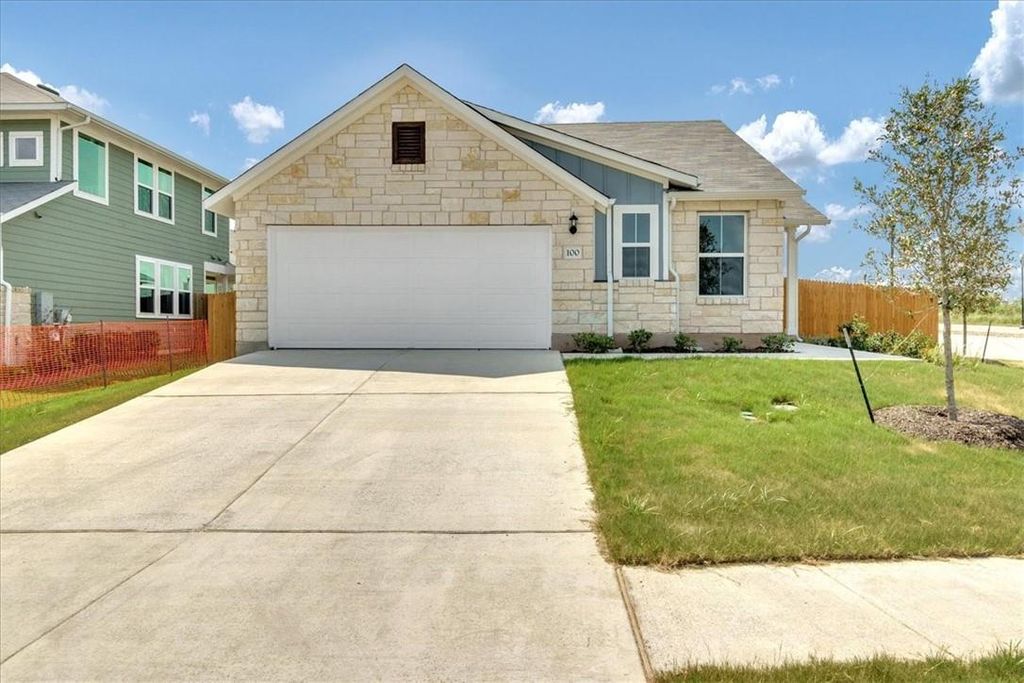 100 Four Star DR, Elgin, TX 78621