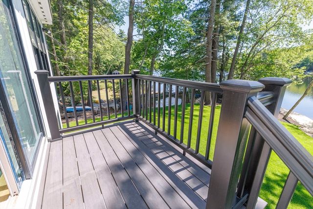 39 Lakeview Dr, Nottingham, NH 03290