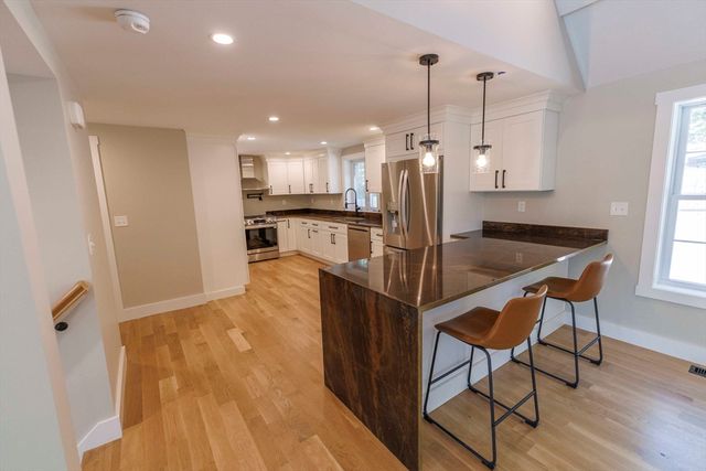 39 Lakeview Dr, Nottingham, NH 03290