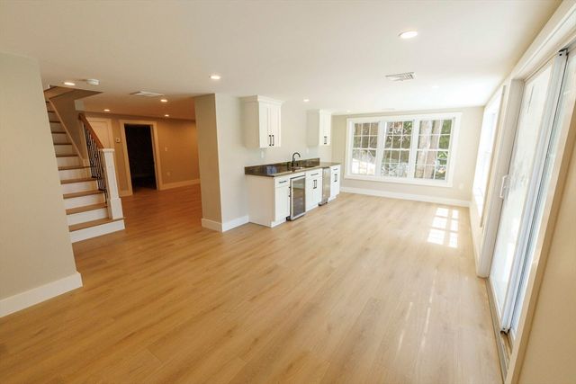 39 Lakeview Dr, Nottingham, NH 03290