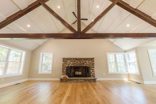 39 Lakeview Dr, Nottingham, NH 03290