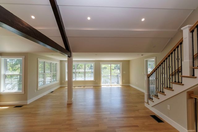 39 Lakeview Dr, Nottingham, NH 03290
