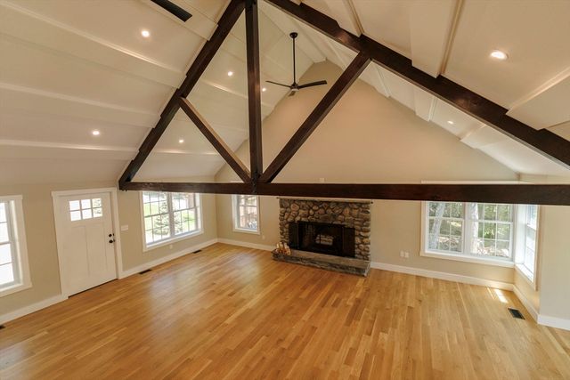 39 Lakeview Dr, Nottingham, NH 03290